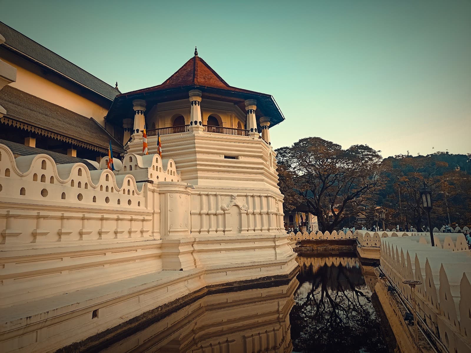 Volunteer at Temple of the Tooth Kandy Sri Lanka