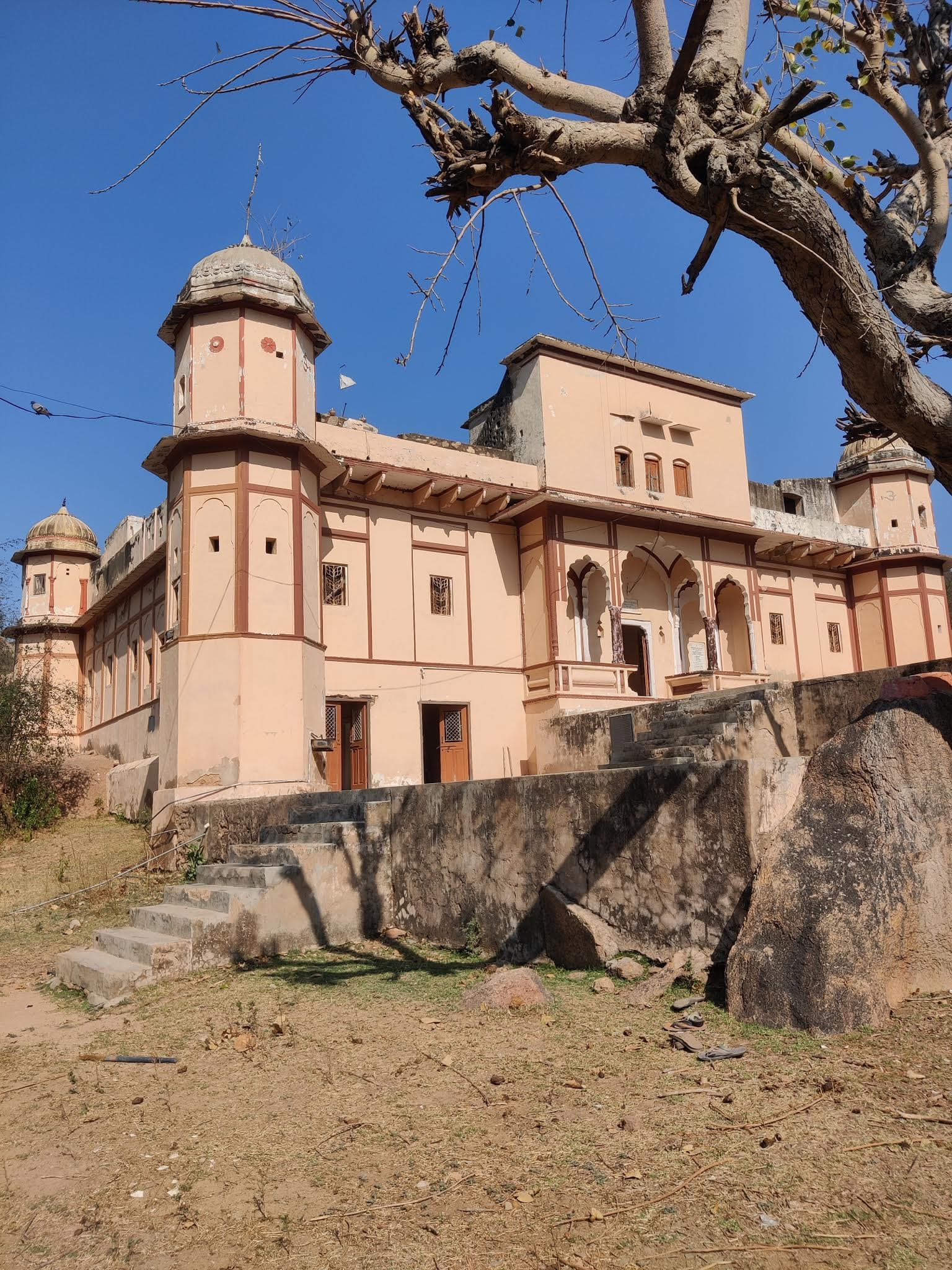 Dhosi Hill Temples Narnaul temple in Road, Dhosi (123001), Gurgaon Division, Haryana, India, Haryana - Nagara architecture style, Latina Nagara architecture style, Kalinga Nagara architecture style, Gurjara-Pratihara architecture style (Gurjara-Pratihara Period) - thumbnail