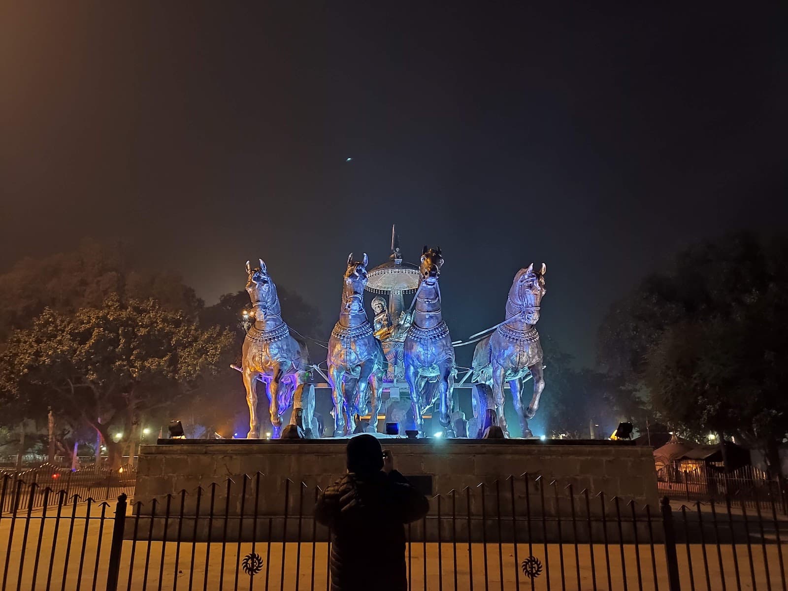 Sarveshwar Mahadev Temple Kurukshetra temple in Brahma Sarovar Area, Thanesar (136118), Ambala Division, Haryana, India, Haryana - Nagara architecture style, Maru-Gurjara architecture style, Kalinga architecture style, North Indian Temple architecture style (Gurjara-Pratihara Period) - thumbnail