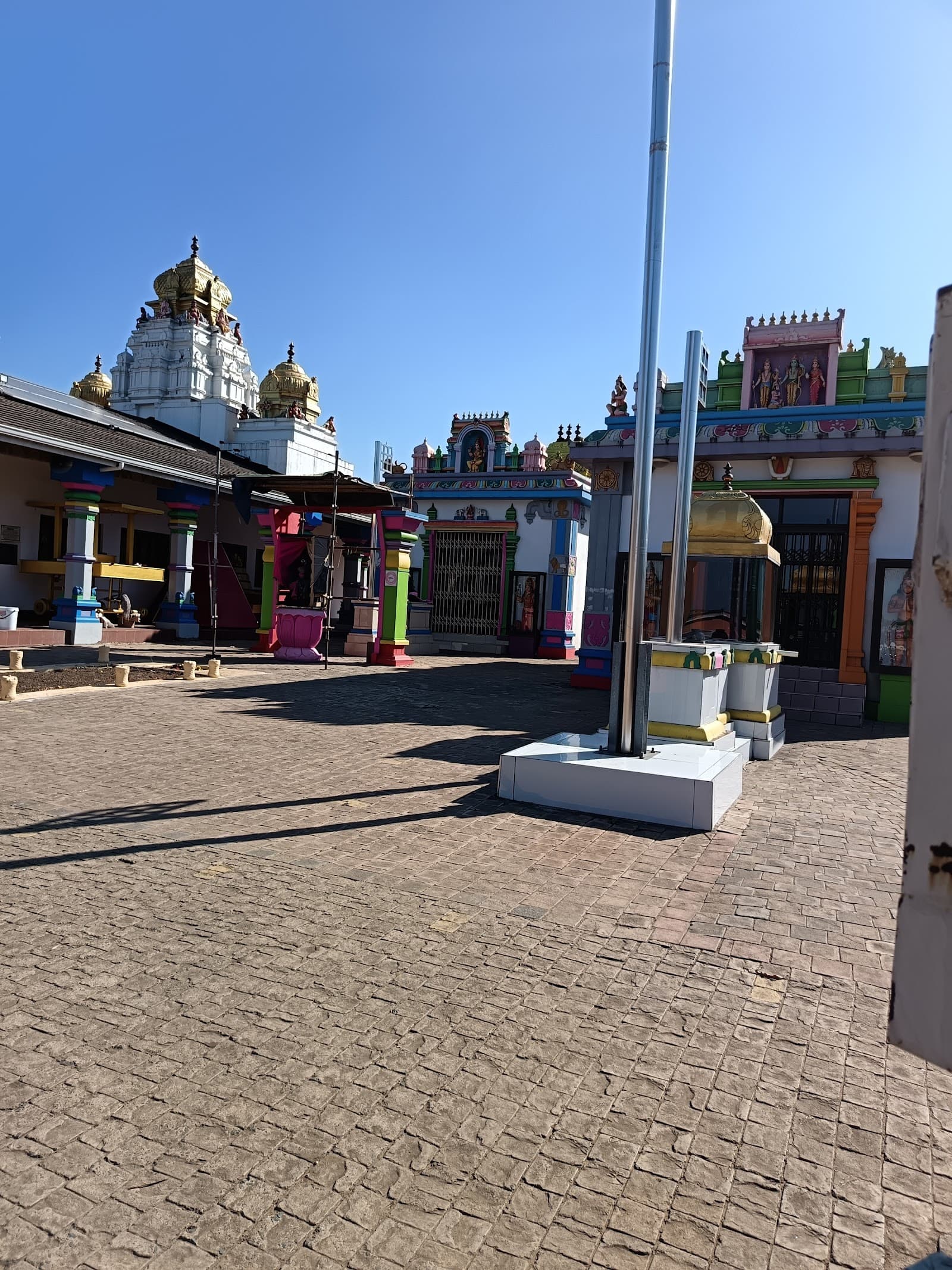 Shree Ganesha Temple Mount Edgecombe temple in Siphosethu Road, Mt Edgecombe, Mt. Edgecombe (4300), eThekwini Metropolitan Municipality, KwaZulu-Natal, South Africa, KwaZulu-Natal - Dravida architecture style, South Indian Temple architecture style, Hindu Temple architecture style, Indic architecture style (Colonial Period) - thumbnail