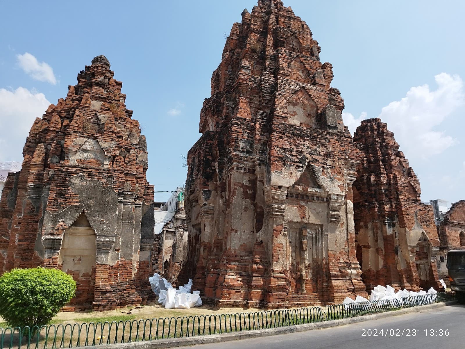 San Phra Kan Prang Khaek Lopburi temple in Tha Hin (15000), Mueang Lop Buri District, Lopburi, Thailand, Lopburi - Early Angkorian Prasat architecture style, Southeast Asian Prasat architecture style, Nagara-Influenced Khmer architecture style, Nagara architecture style (Medieval Period) - thumbnail