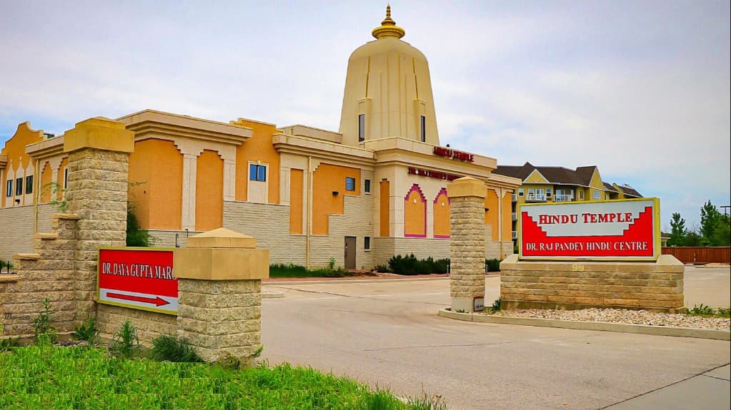 Hindu Temple of Winnipeg temple in Saint Anne's Road, Winnipeg (R2N 4G5), Manitoba, Canada, Manitoba - Indo-Canadian Temple architecture style, Nagara architecture style, Gujarati architecture style, Dravida architecture style (Post-Independence Period) - thumbnail