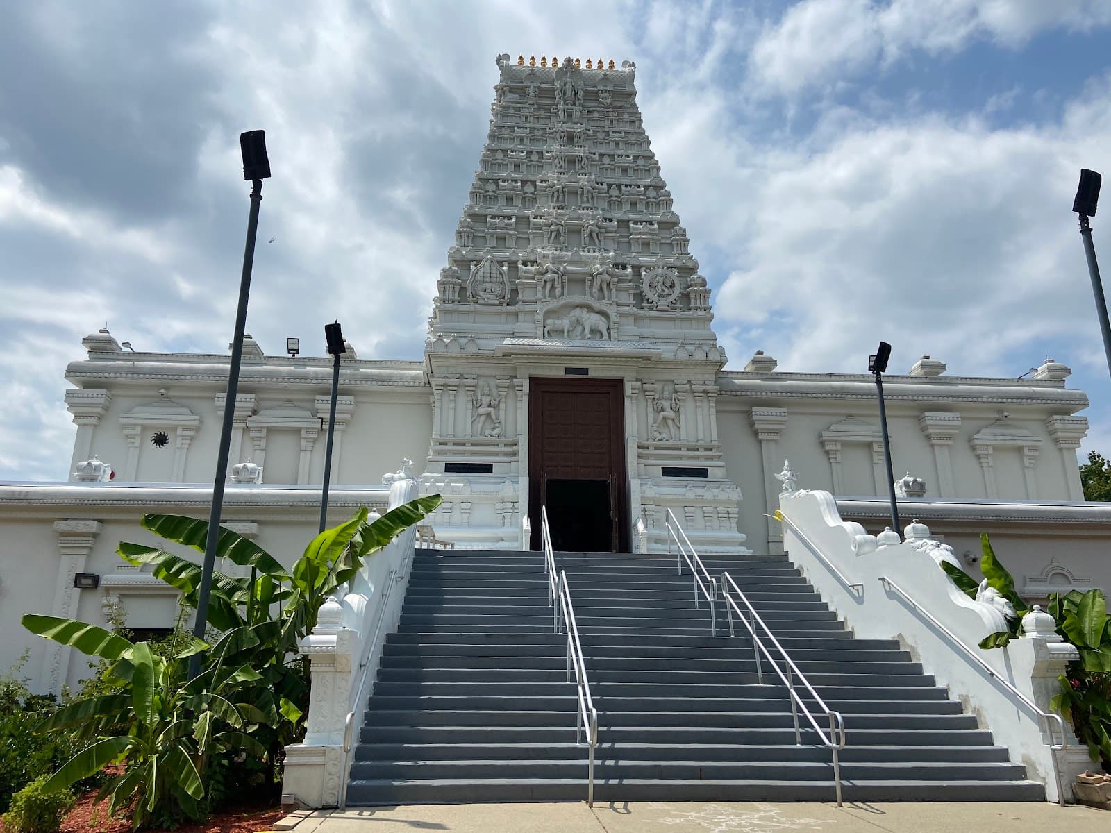 Sri Siva Vishnu Temple Lanham temple in Cipriano Road, Lanham (20706), Prince George's County, Maryland, United States, Maryland - Dravida architecture style, Tamil architecture style, Pancharatra architecture style, Diaspora Hindu architecture style (Travancore Period) - thumbnail