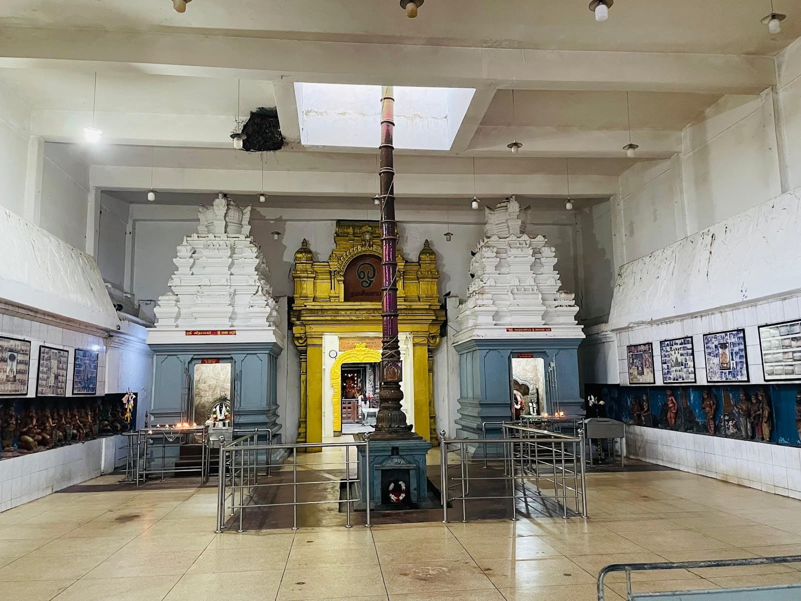 Munneswaram Temple, dramatically situated in the coastal town of Chilaw in northwestern Sri Lanka, represents one of the most extraordinary and historically significant Hindu temples in South Asia, wi...