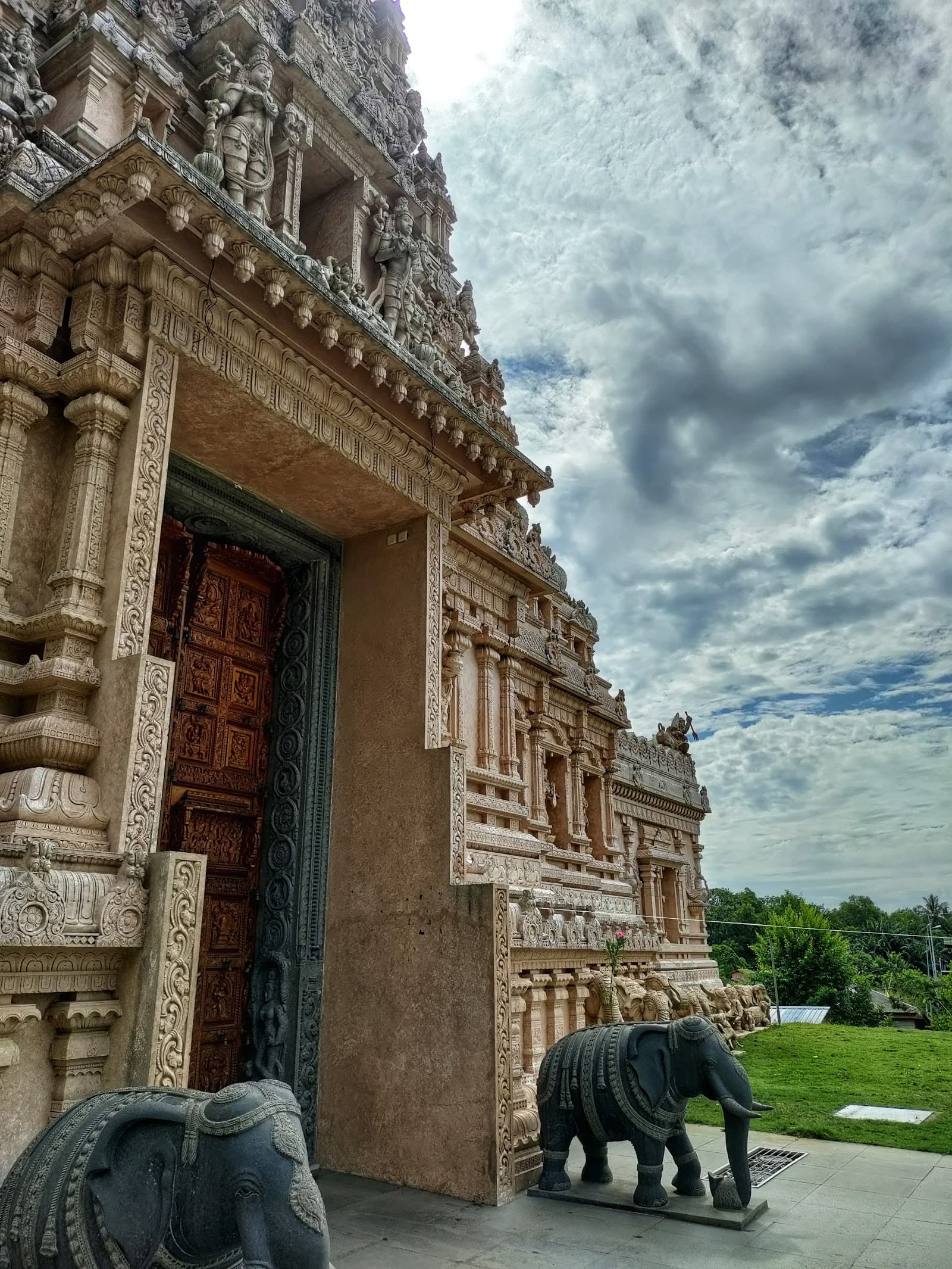 Sri Shakti Devasthanam Bukit Rotan Selangor temple in Jalan Kuala Selangor, Bukit Rotan, Bukit Rotan (45700), Selangor, Malaysia, Selangor - Dravida Shakta architecture style, Dravida architecture style, Shakta architecture style, Contemporary Indian architecture style (Post-Independence Period) - thumbnail