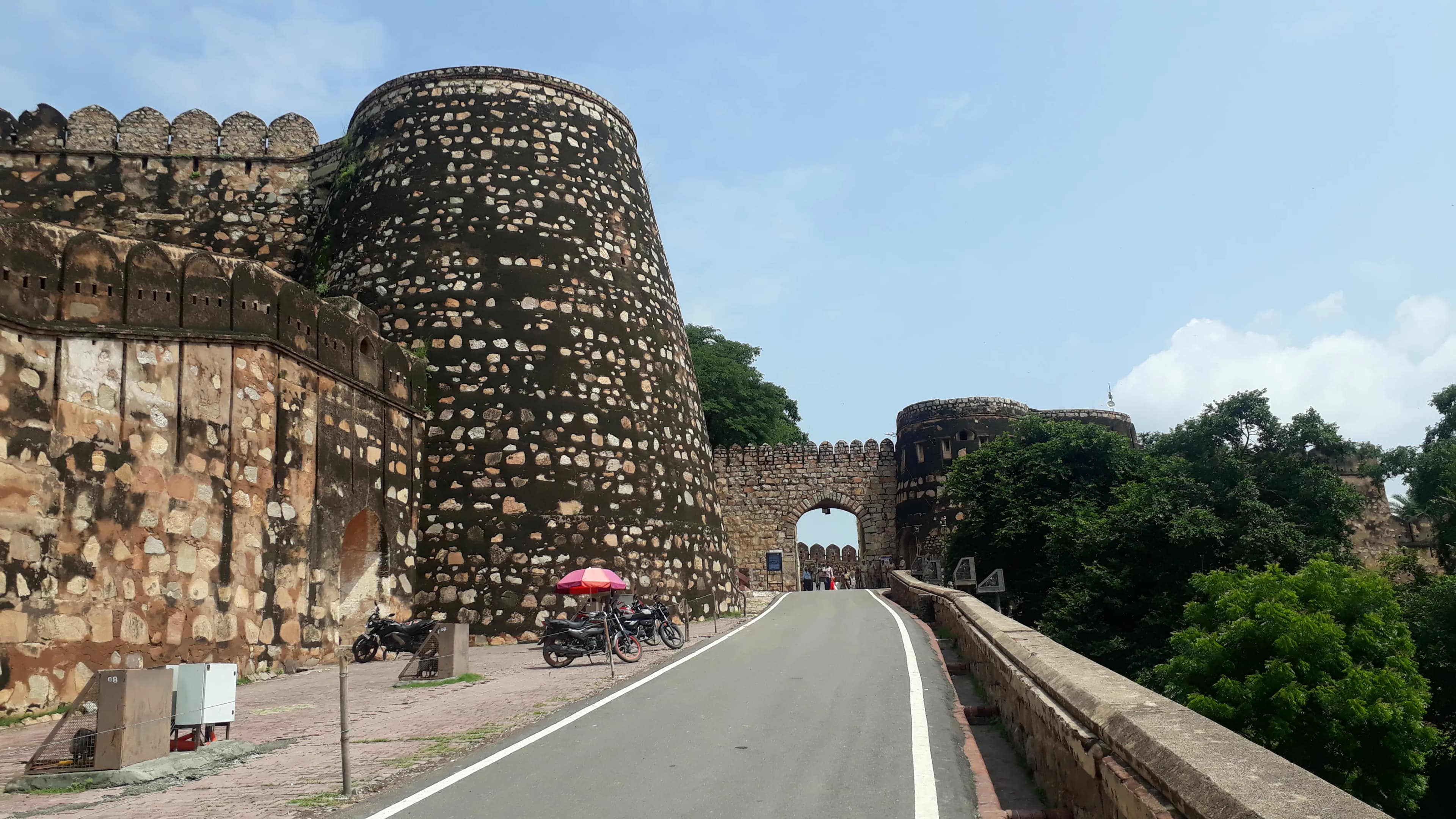 Jhansi Fort Jhansi monument in Jhokan Bagh, Jhansi (284001), Jhansi Division, Uttar Pradesh, India, Uttar Pradesh - Bundela Rajput architecture style, Indo-Islamic architecture style, Rajput architecture style, Maratha architecture style (Rajput Period) - thumbnail