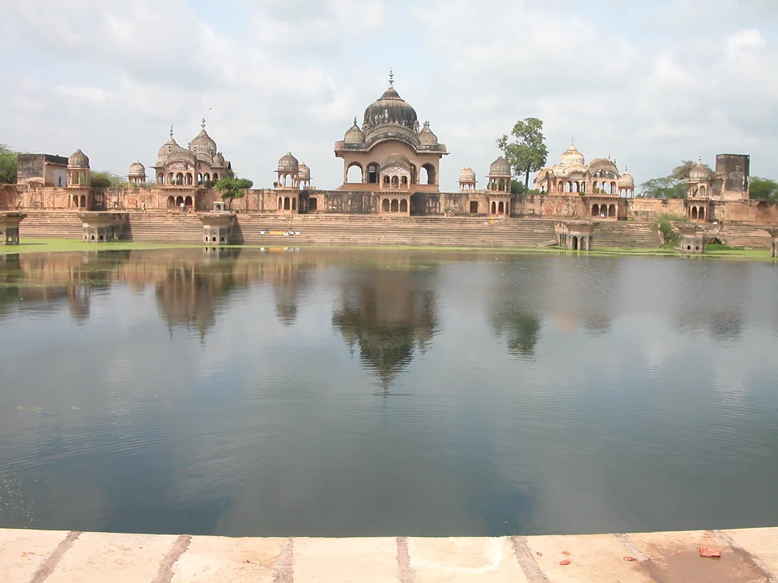 Kusum Sarovar Govardhan temple in Goverdhan Brahmnan (281123), Agra Division, Uttar Pradesh, India, Uttar Pradesh - Indo-Islamic architecture style, Mughal architecture style, Rajput architecture style, Nagara architecture style (Rajput Period) - thumbnail